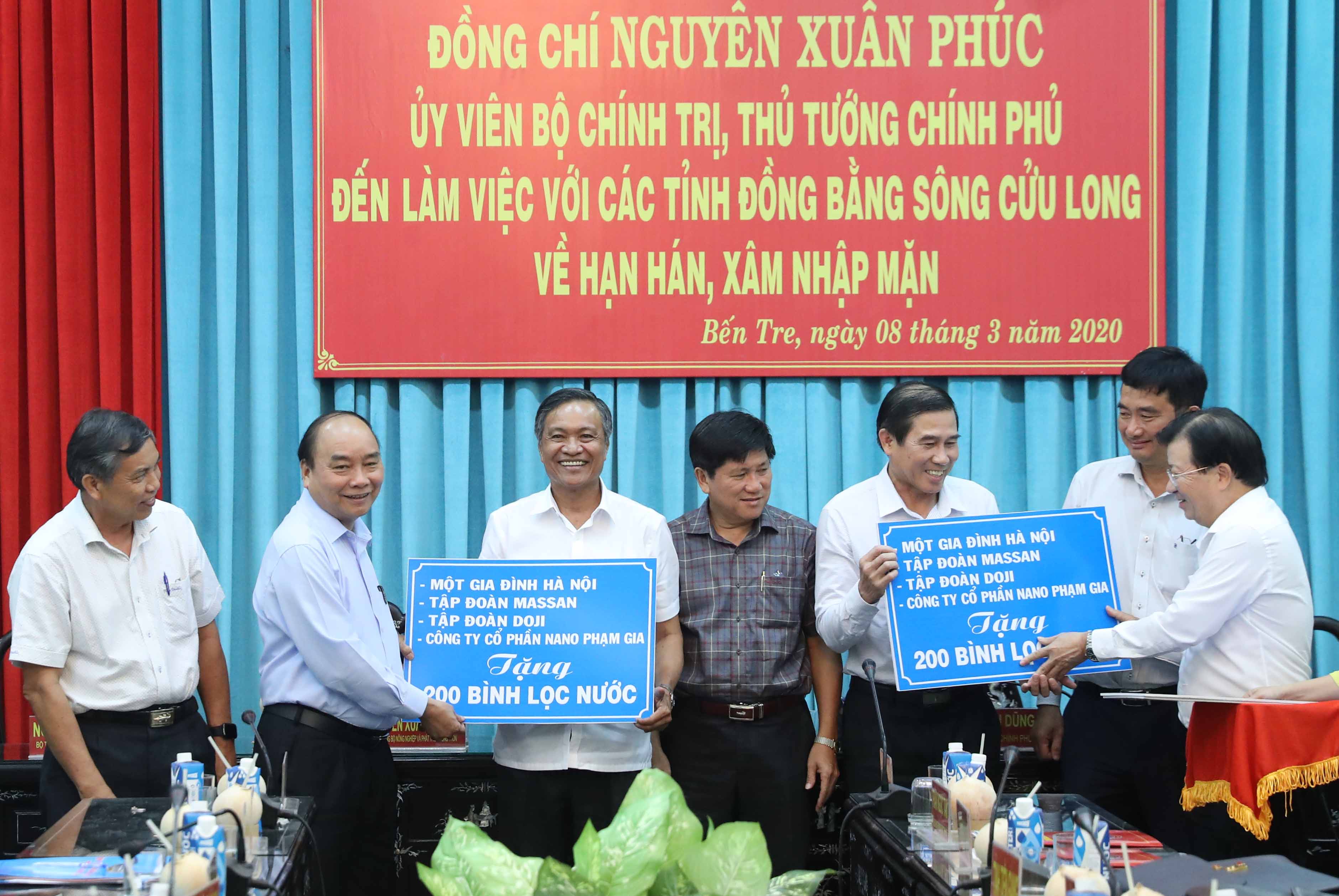 Thủ tướng: Vaccine có sẵn của Việt Nam là tinh thần kiên cường, vượt khó thu tuong vaccine co san cua viet nam la tinh than kien cuong vuot kho