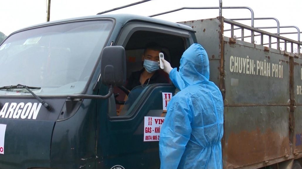 Những chiến sỹ nơi tuyến đầu chống dịch - cam 5/3 - Vân không để ảnh có logo nhé