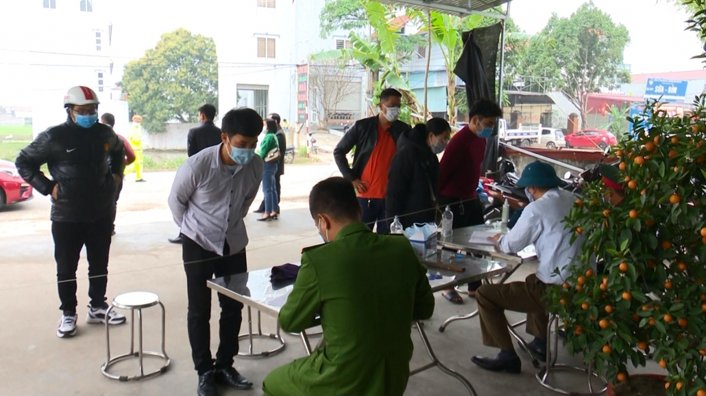 Những chiến sỹ nơi tuyến đầu chống dịch - cam 5/3 - Vân không để ảnh có logo nhé