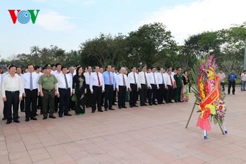 tong bi thu dang huong dat vong hoa tuong niem dong chi le duan