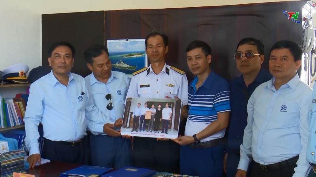 Thái Nguyên hướng về Trường Sa - đã ps cam 29.4 Thái Nguyên hướng về Trường Sa - đã ps cam 29.4