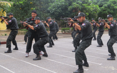 hoc tap bac thu linh canh sat dac nhiem va nhung lan giap mat sinh tu