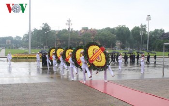 Lãnh đạo Đảng, Nhà nước vào Lăng viếng Chủ tịch Hồ Chí Minh