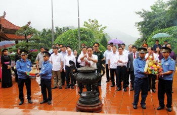 Tỉnh Thái Nguyên dâng hương, tưởng niệm Chủ tịch Hồ Chí Minh và Đại tướng Võ Nguyên Giáp