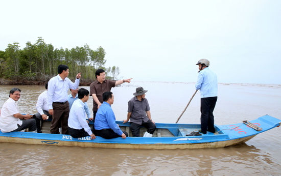 pho thu tuong kiem tra tinh trang sat lo xam thuc bo bien tai dbscl