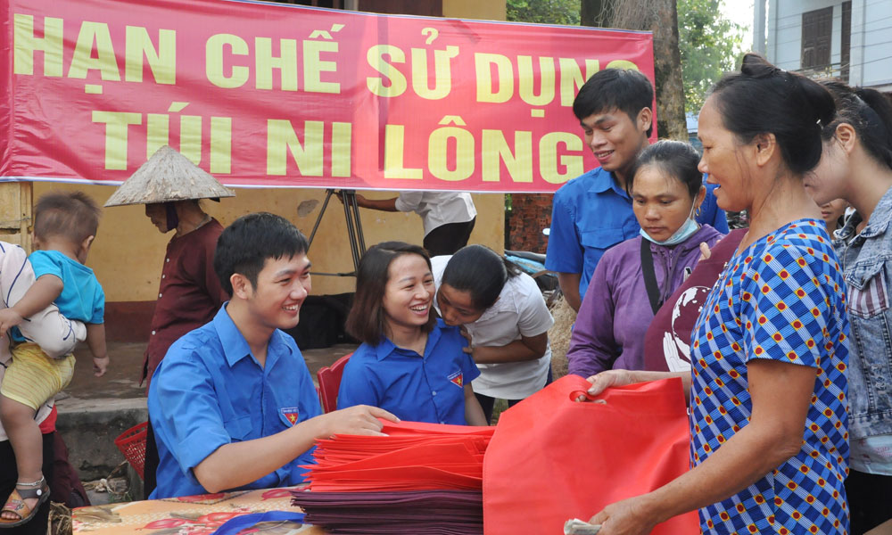 phat lan cho nong dan di cho chuyen thu vi o nhieu lang que