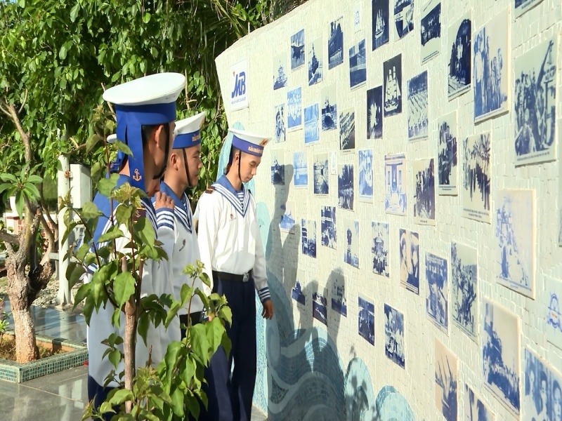 cong vien dai tuong vo nguyen giap diem tua tinh than o truong sa da ps