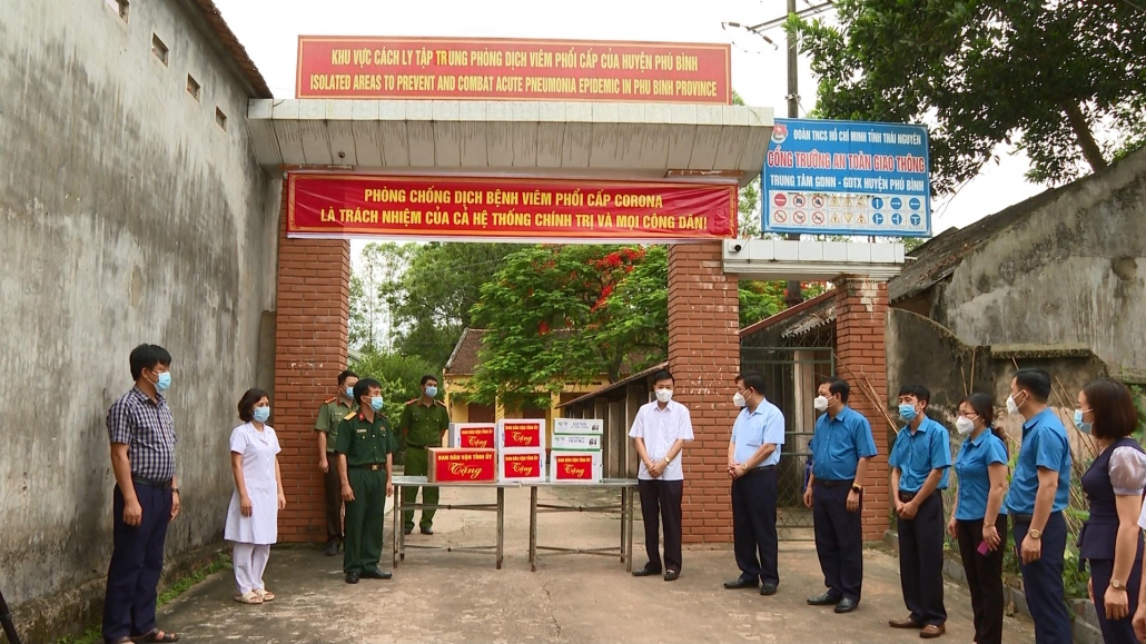 Thăm, tặng quà phòng, chống dịch tại Phú Bình Thăm, tặng quà phòng, chống dịch tại Phú Bình