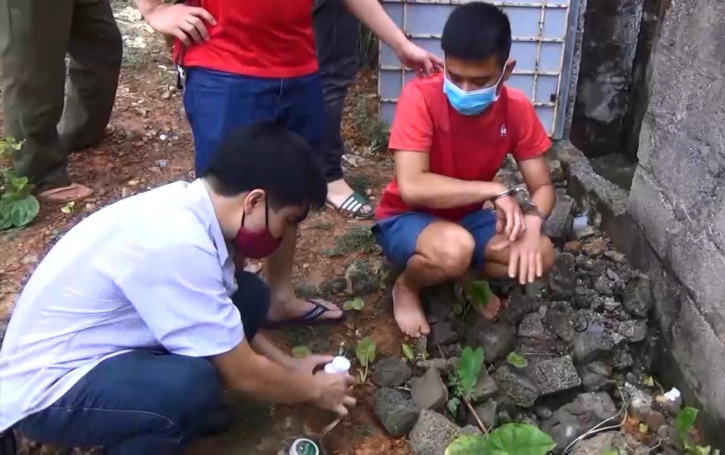 Bắt giữ 2 đối tượng tàng trữ, mua bán trái phép chất ma túy