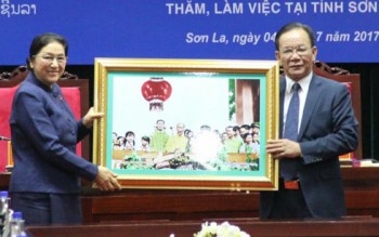 Chủ tịch Quốc hội Lào thăm Sơn La