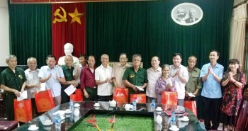 Thăm, tặng quà nhân Ngày Thương binh liệt sỹ