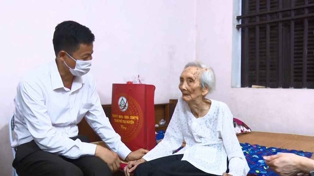 Huy động nhiều nguồn lực để hỗ trợ xóa nghèo đối với các gia đình chính sách - đã psts 27.7 Huy động nhiều nguồn lực để hỗ trợ xóa nghèo đối với các gia đình chính sách - đã psts 27.7