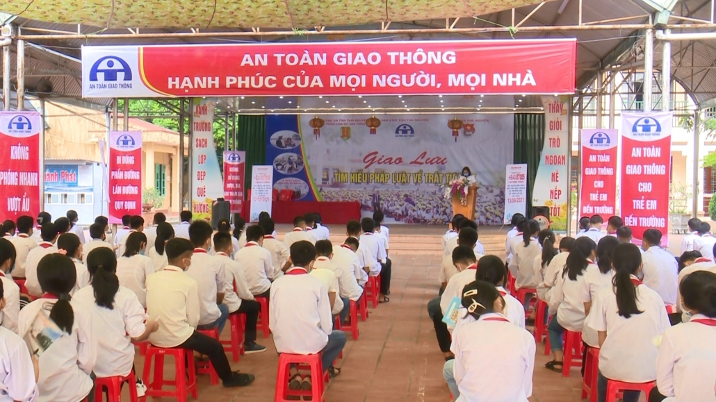 Tuyên truyền an toàn giao thông cho học sinh Tuyên truyền an toàn giao thông cho học sinh