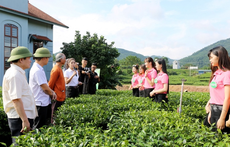 thi sinh cuoc thi nguoi dep xu tra trai nghiem vung che tan cuong