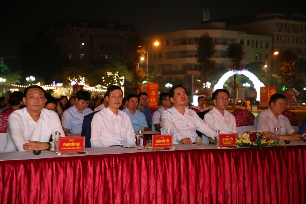 [Photo] Chương trình nghệ thuật chào mừng thành công Đại hội đại biểu Đảng bộ tỉnh Thái Nguyên lần thứ XX