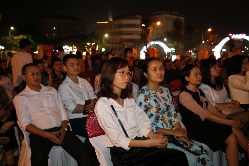 [Photo] Chương trình nghệ thuật chào mừng thành công Đại hội đại biểu Đảng bộ tỉnh Thái Nguyên lần thứ XX