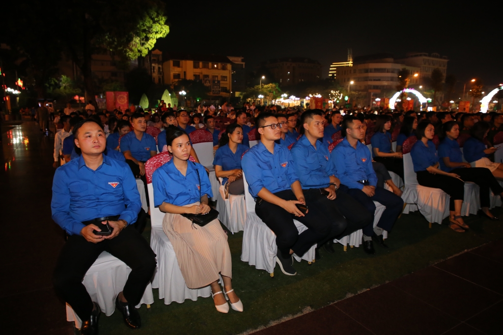 [Photo] Chương trình nghệ thuật chào mừng thành công Đại hội đại biểu Đảng bộ tỉnh Thái Nguyên lần thứ XX