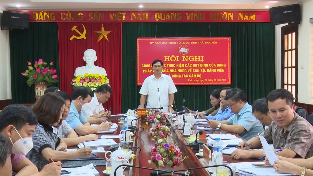 Giám sát việc thực hiện quy định về cán bộ, đảng viên Giám sát việc thực hiện quy định về cán bộ, đảng viên