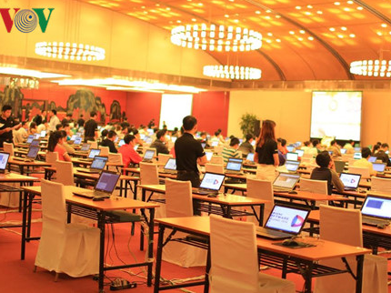 Sinh viên ĐH Bách Khoa nhận giải Nhất cuộc thi lập trình của Samsung