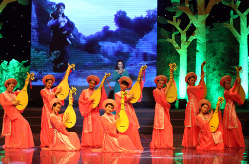 Phát triển văn học, nghệ thuật vì sự hoàn thiện nhân cách con người phat trien van hoc nghe thuat vi su hoan thien nhan cach con nguoi