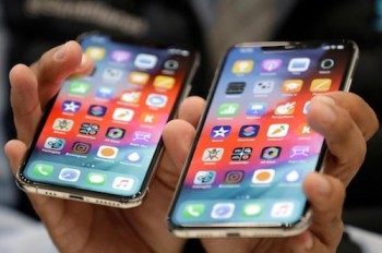 iPhone XS Max xách tay chạm sàn ngay khi hàng chính hãng lên kệ