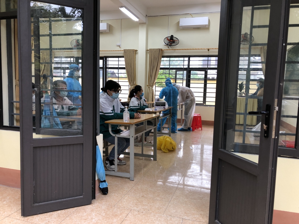 [Photo] Rà soát, truy vết xác định gần 280 trường hợp F1 tại Trường THPT Chu Văn An