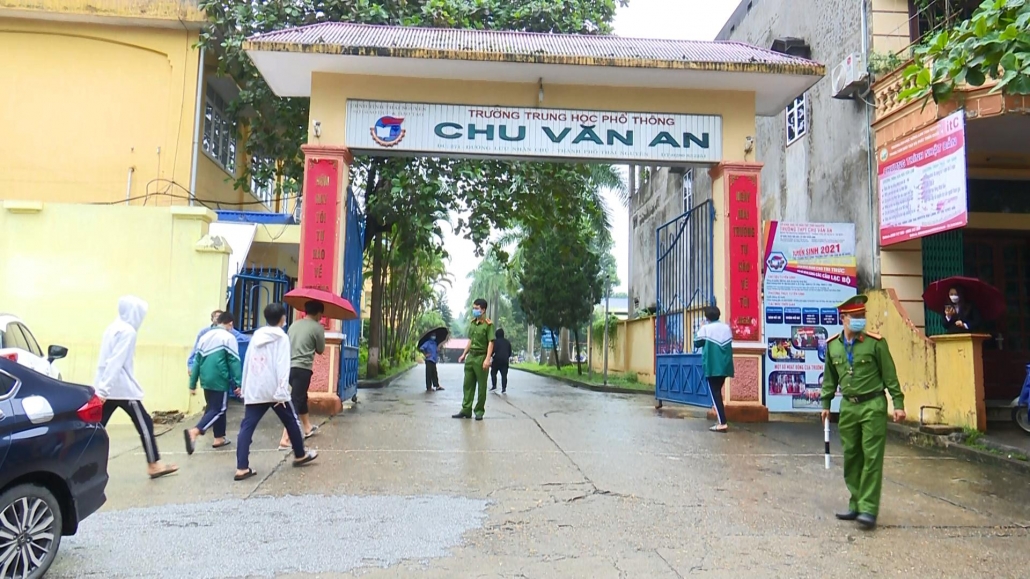 [Photo] Rà soát, truy vết xác định gần 280 trường hợp F1 tại Trường THPT Chu Văn An