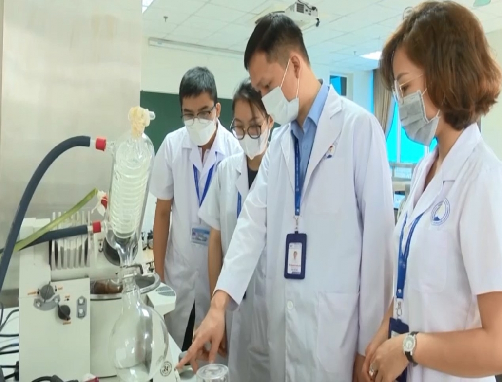 Tích cực nghiên cứu, ứng dụng thuốc đông y vào phòng, chống dịch COVID-19 - đã ps cam 12.11 Tích cực nghiên cứu, ứng dụng thuốc đông y vào phòng, chống dịch COVID-19 - đã ps cam 12.11