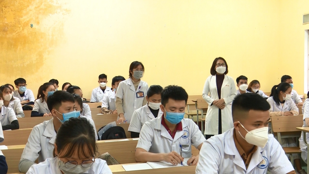 Những nhà giáo trong cuộc chiến chống đại dịch