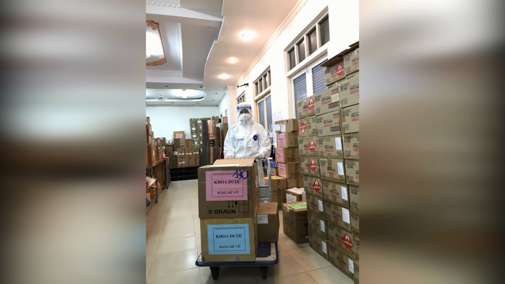 Những nhà giáo trong cuộc chiến chống đại dịch