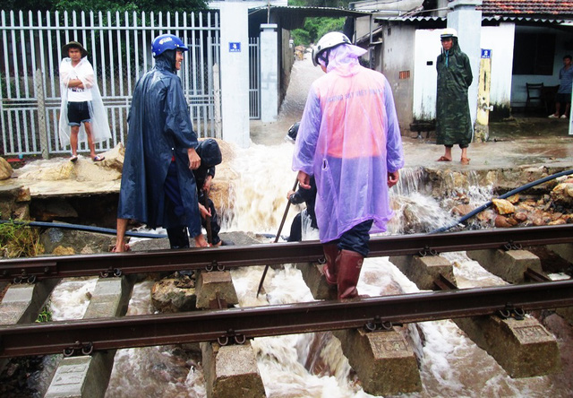 di tan gan 1000 hanh khach truoc khi duong sat bac nam thong tuyen