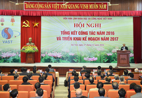 thu tuong khong de tri tue va khoa hoc viet nam thua tren san nha