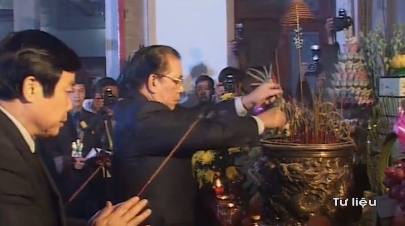 cac dong chi lanh dao dang nha nuoc dang huong tuong nho cac anh hung liet sy tnxp dai doi 915