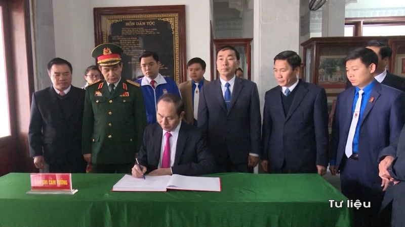 cac dong chi lanh dao dang nha nuoc dang huong tuong nho cac anh hung liet sy tnxp dai doi 915