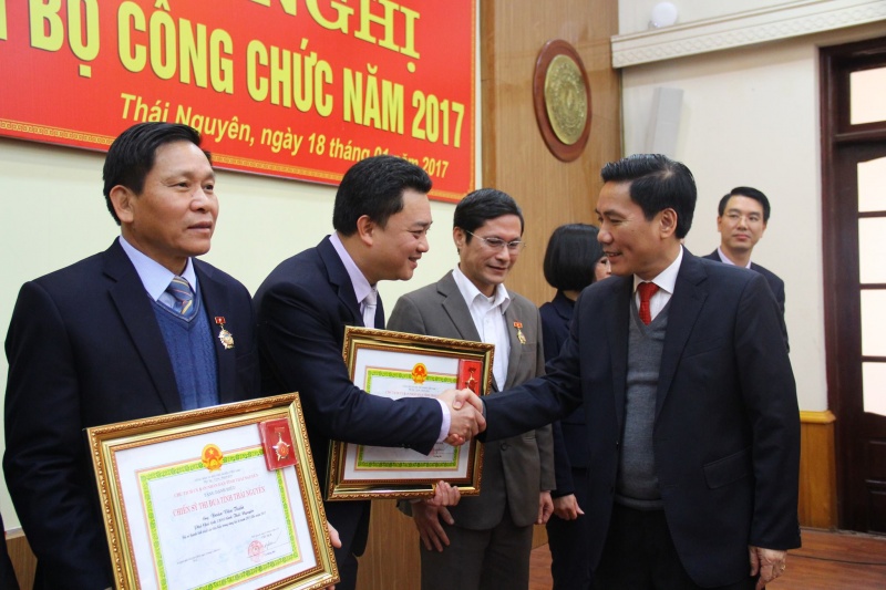 van phong uy ban nhan dan tinh trien khai nhiem vu nam 2017