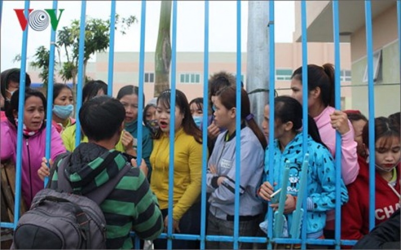 Lương, thưởng tết giảm, gần 6.700 công nhân đình công luong thuong tet giam gan 6700 cong nhan dinh cong