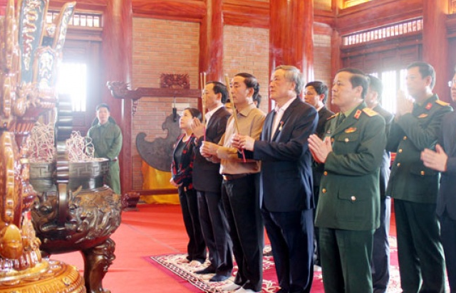 Lãnh đạo Tòa án nhân dân tối cao dâng hương tưởng nhớ các Anh hùng liệt sỹ TNXP Đại đội 915, Đội 91 Bắc Thái