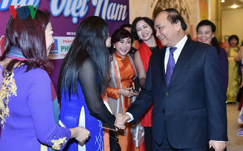 Thủ tướng đối thoại với các đại biểu phụ nữ toàn quốc thu tuong doi thoai voi cac dai bieu phu nu toan quoc