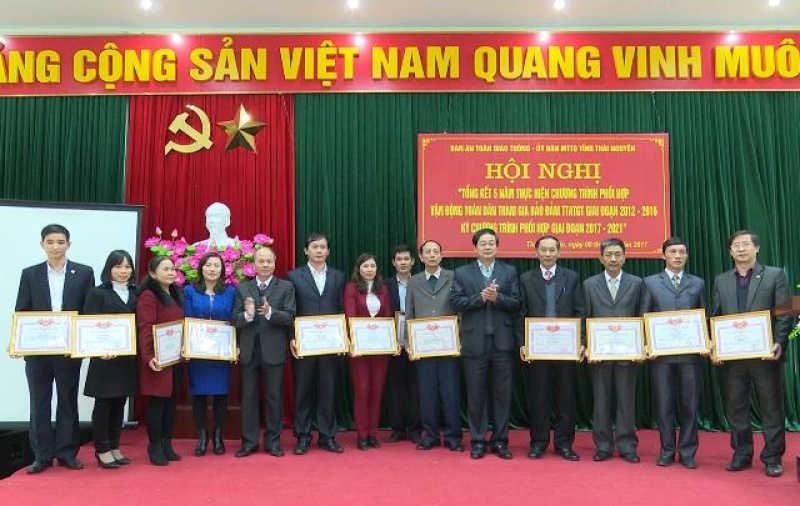 tong ket 5 nam chuong trinh van dong toan dan tham gia bao dam trat tu an toan giao thong giai doan 2012 2016