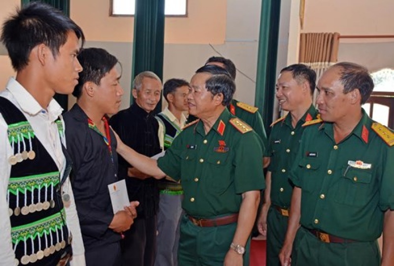 doan cong tac cua quoc hoi tham va lam viec tai binh doan 16