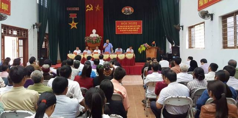 hoi nghi doi thoai voi cac ho dan bi anh huong sut lun nut nha mat nuoc o xa cay thi va trai cau