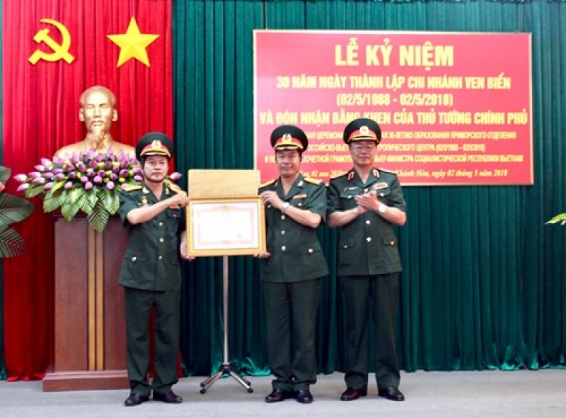 chi nhanh ven bien trung tam nhiet doi viet nga don nhan bang khen cua thu tuong chinh phu