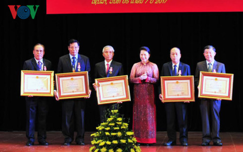 trao tang huan chuong cua chu tich nuoc cho cac ca nhan cua chdcnd lao