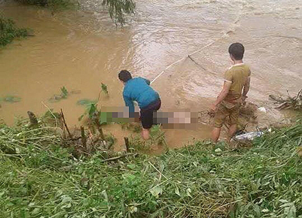 4 nguoi tu vong trong vu o to bi lu cuon troi tai dinh hoa