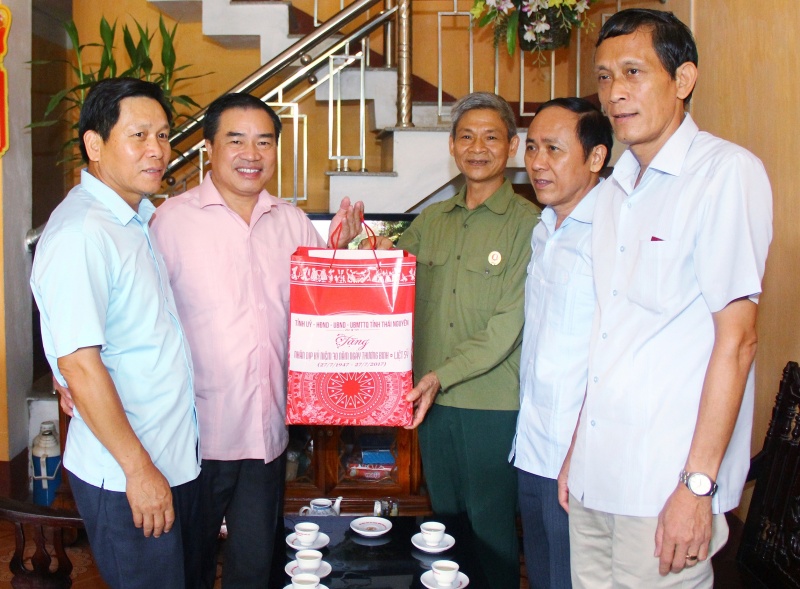 cac hoat dong tham tang qua nhan dip ky niem 70 nam ngay thuong binh liet sy