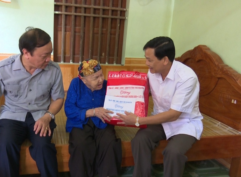 cac hoat dong tham tang qua nhan dip ky niem 70 nam ngay thuong binh liet sy