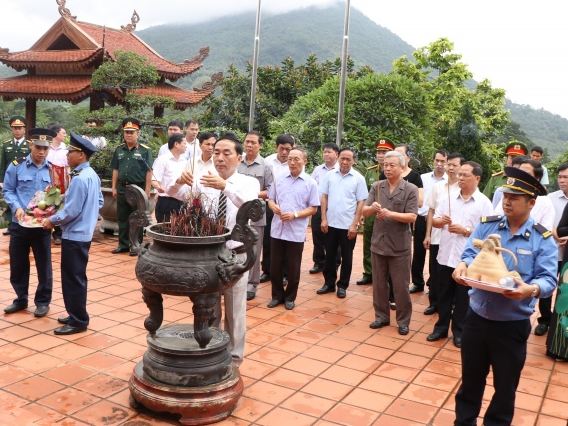 Lãnh đạo tỉnh Thái Nguyên dâng hương tưởng nhớ các Anh hùng, Liệt sỹ