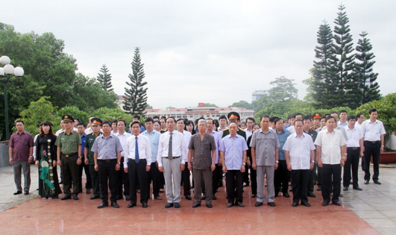Lãnh đạo tỉnh Thái Nguyên dâng hương tưởng nhớ các Anh hùng, Liệt sỹ lanh dao tinh thai nguyen dang huong tuong nho cac anh hung liet sy 57698