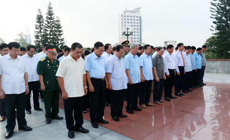 Dâng hương tưởng nhớ các anh hùng, liệt sỹ nhân ngày Thương binh liệt sỹ 27/7