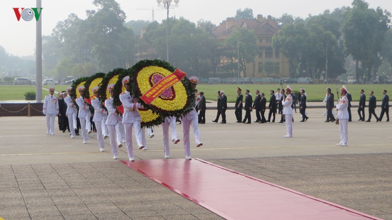 Lãnh đạo Đảng, Nhà nước dâng hương tưởng niệm các Anh hùng liệt sỹ lanh dao dang nha nuoc dang huong tuong niem cac anh hung liet sy